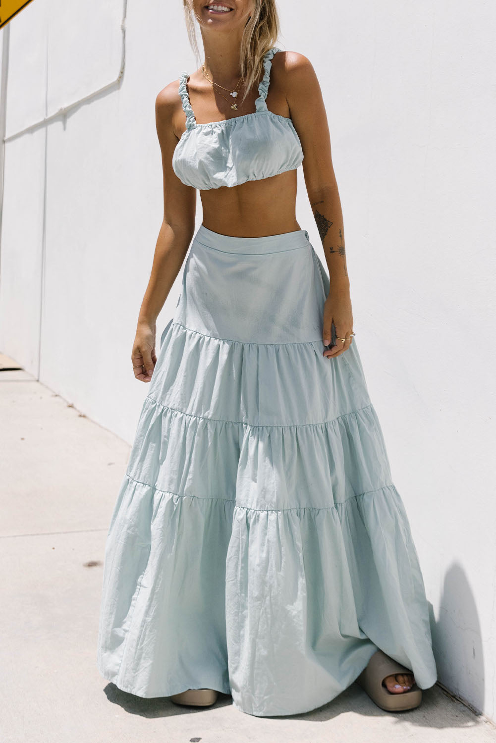 2pcs Solid Color Crop Top Tiered Maxi Skirt Set