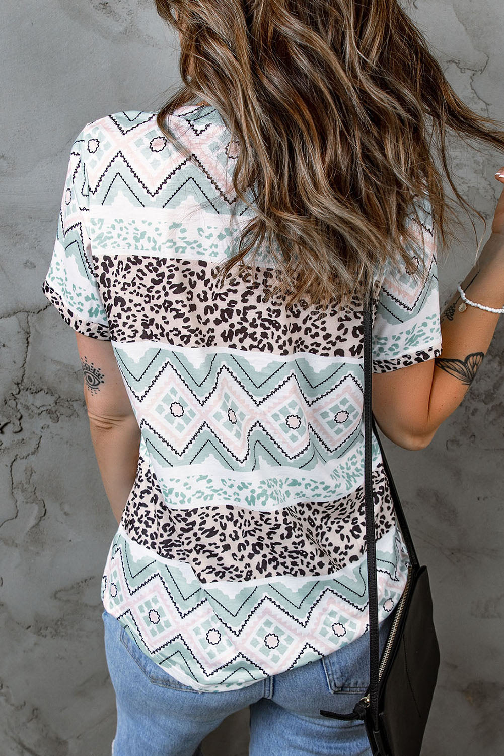 Printed V-Neck Lace Pocket Tee