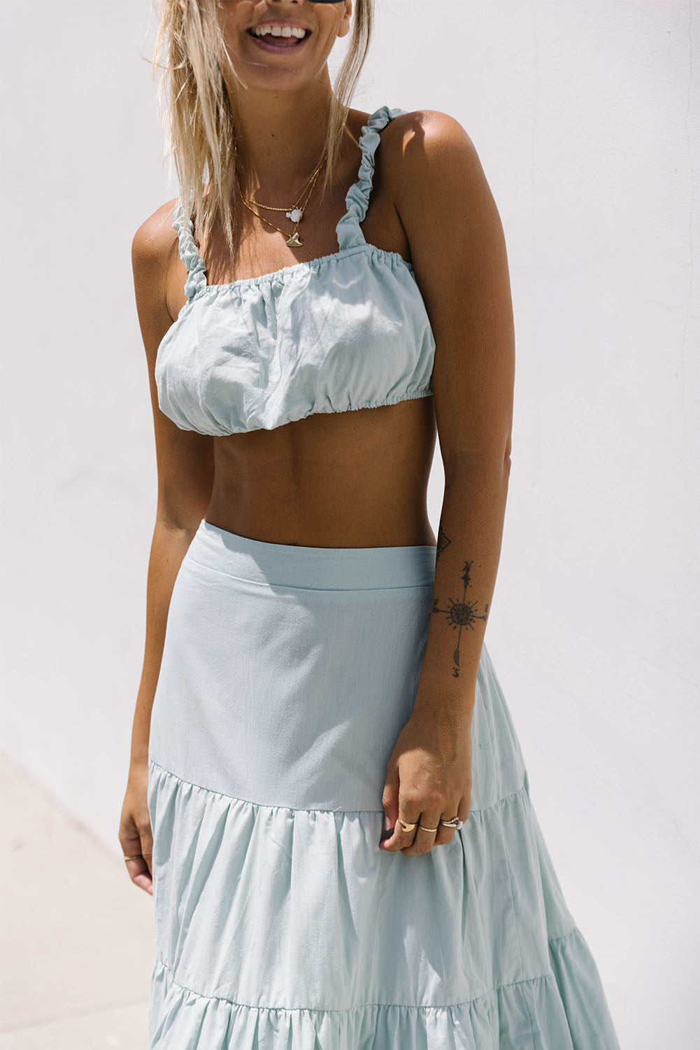 2pcs Solid Color Crop Top Tiered Maxi Skirt Set