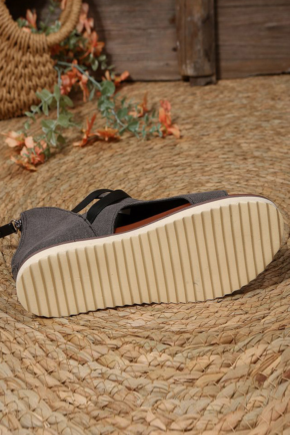 Crisscross Thumb Hole Canvas Rome Sandals