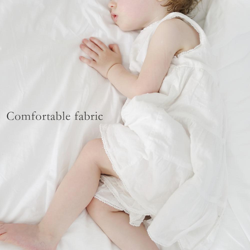 Three-piece set of green plant and flower bed