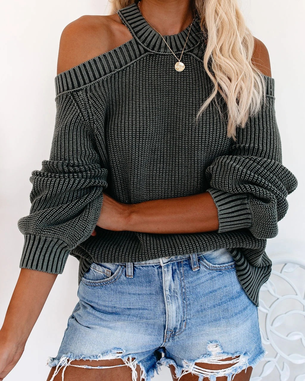 Off-the-shoulder solid color loose knit sweater
