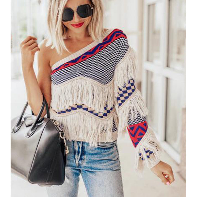 Oblique shoulder stitching fringed sweater