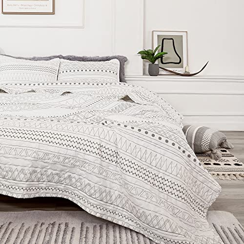 JANZAA Quilt Boho Quilt Set Boho Bedding Bedspreads Queen Size,3 PCS Bohemian Quilt Set with Geometric Printed for All Season(Two Pillow Cases)